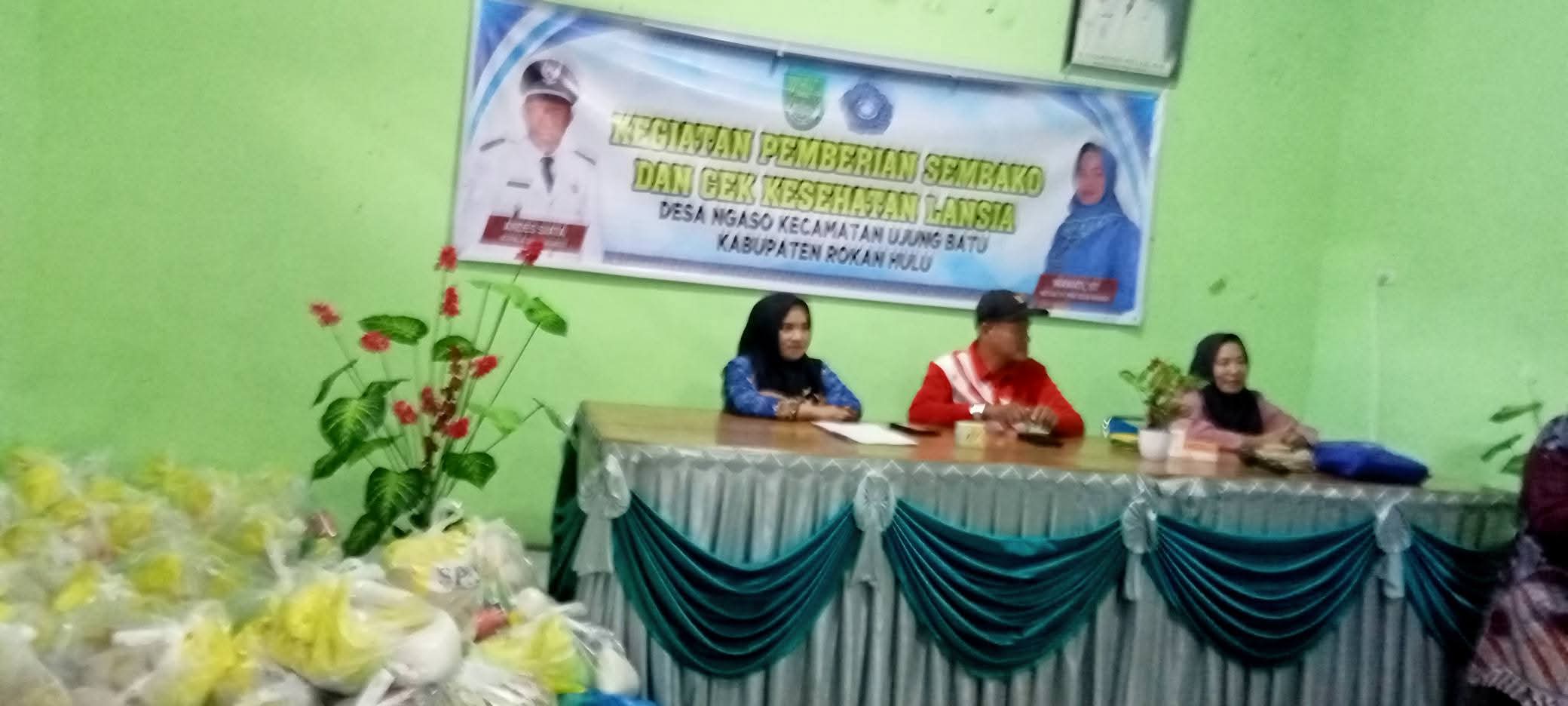 Pemberian Sembako dan Cek Kesehatan Lansia 